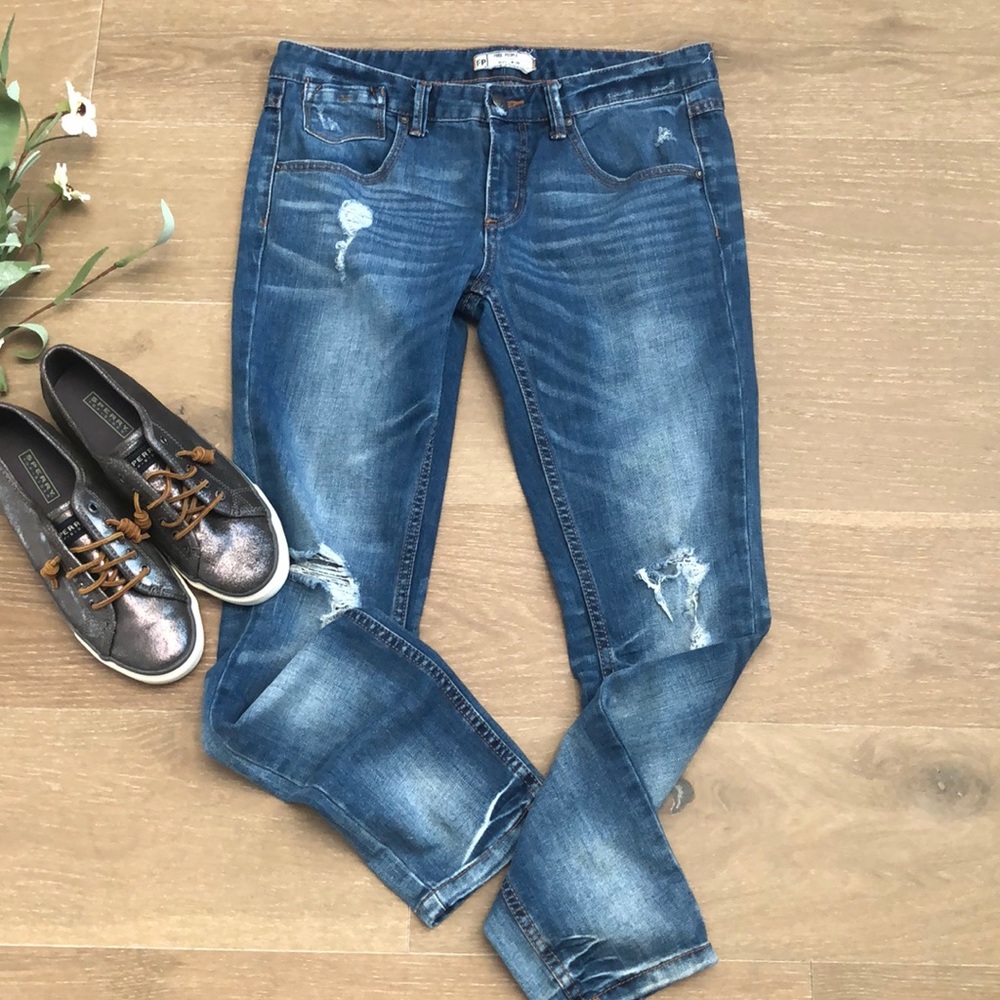 •Free People• Distressed Jeans